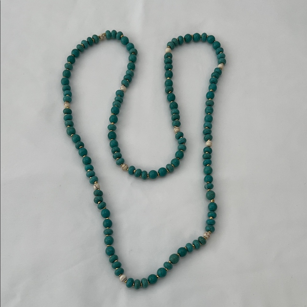 Elegant Turquoise and White Beaded Necklace 18 Inches Long Gold Beaded Spacers - Picture 4 of 5